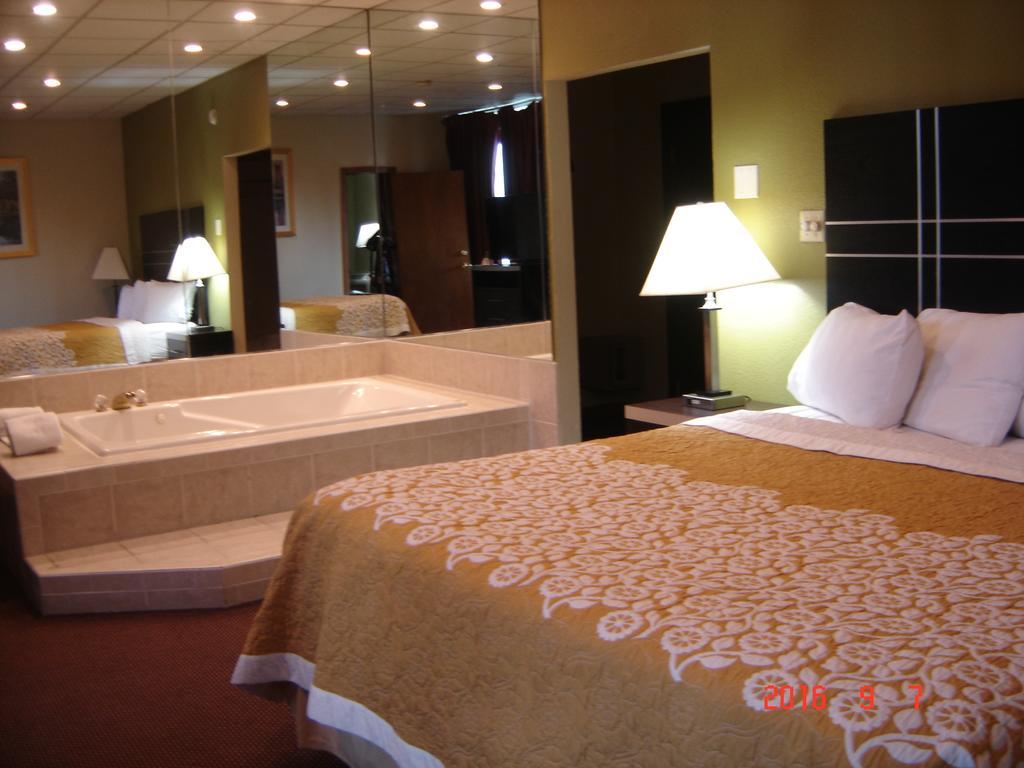 Days Inn Oil City Conference Center Dış mekan fotoğraf